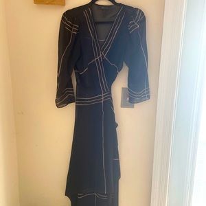 Sheer wrap. Black with beige lines details